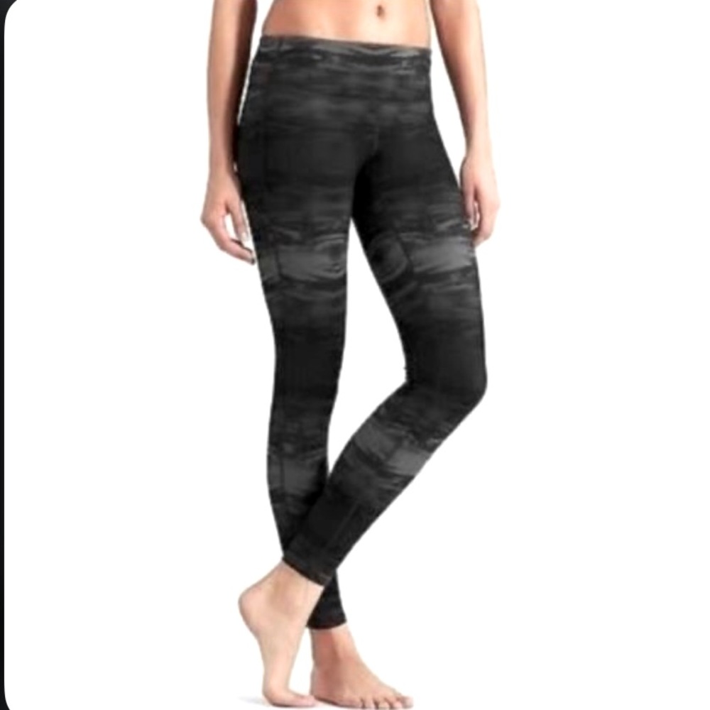 Athleta Chaturanga Multi Flare Print Gusset Coolmax Leggings Black/ Gray Size M